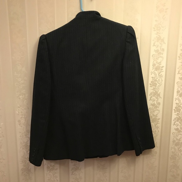 Woman's 3 piece suit - Picture 2 of 6